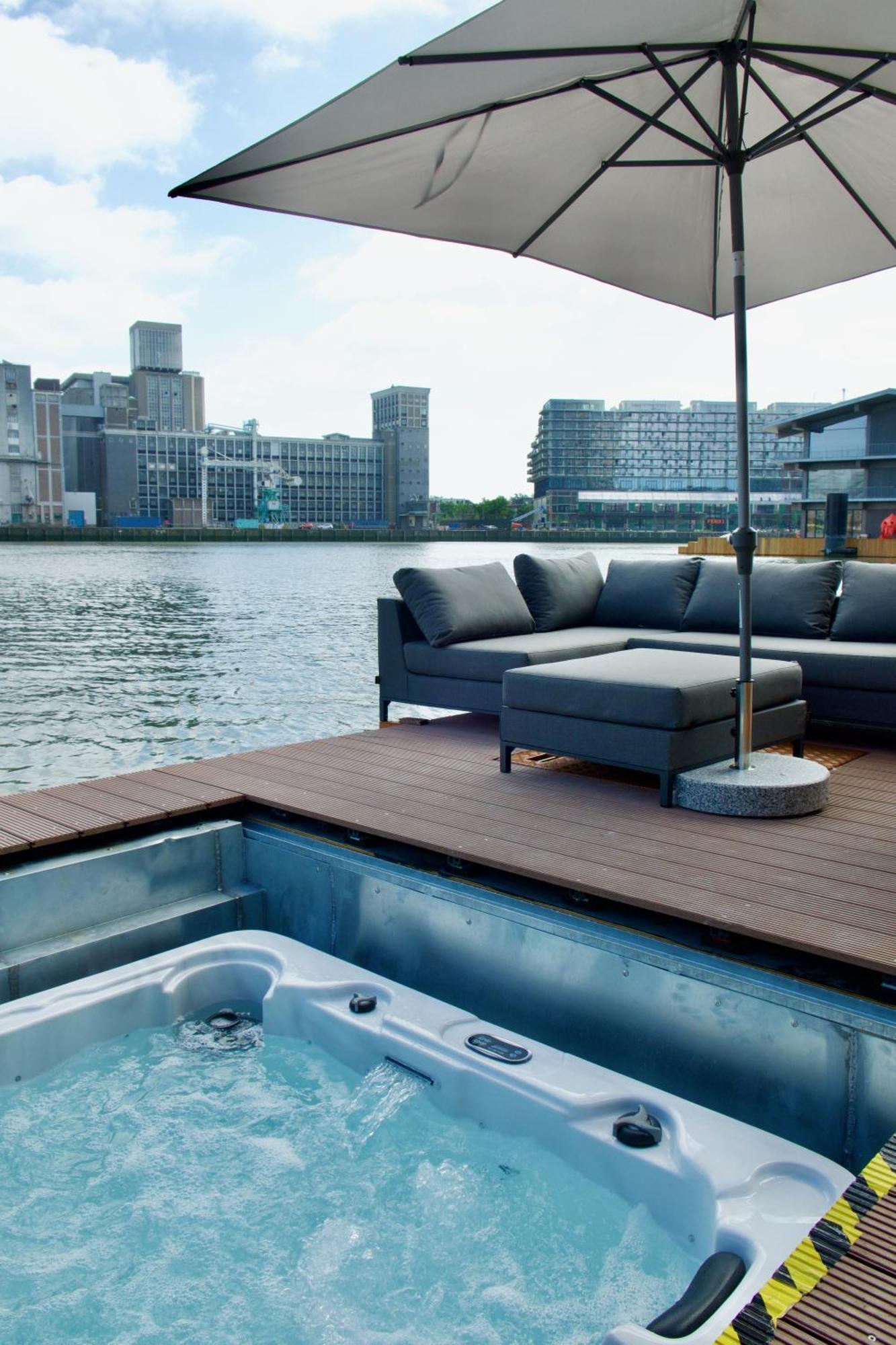 Wikkelboats At Floating Rotterdam Rijnhaven别墅 外观 照片
